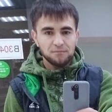 Юра, 33