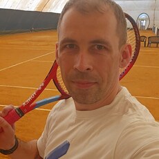 Валентин, 42