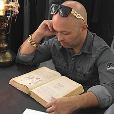 Толя, 42