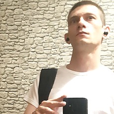 Тёма, 33