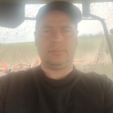 Толя, 44
