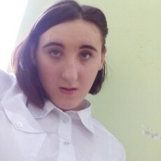 Эмилия, 38