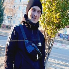 Виктор, 33
