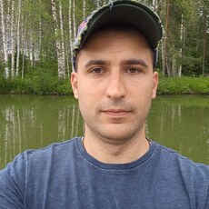 Юра, 32