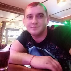 Макс, 28