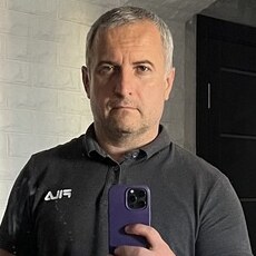 Витя, 48