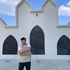 Толя, 24