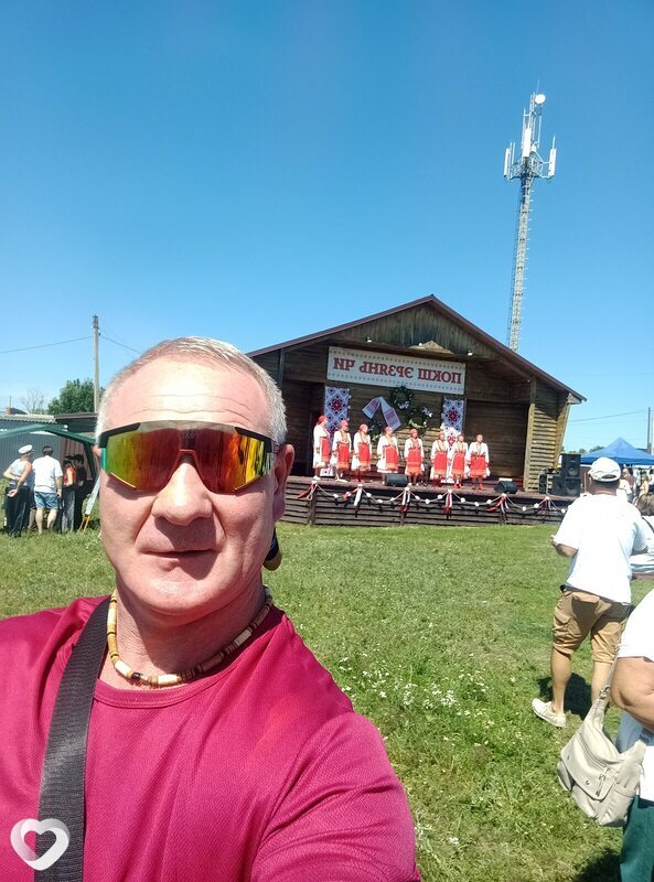 Артём