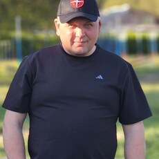 Виктор, 40