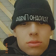 Юра, 22