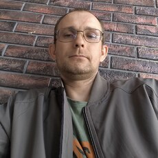 Толя, 38