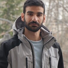 Макс, 26