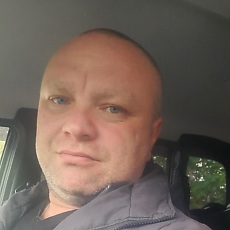 Михаил, 42