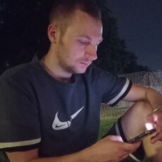 Михаил, 25