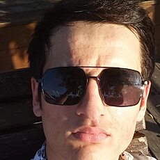 Макс, 22