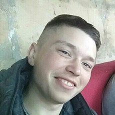 Толя, 28