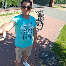 Саша, 44