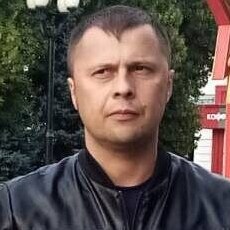 Валера, 44