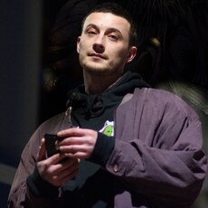 Слава, 32