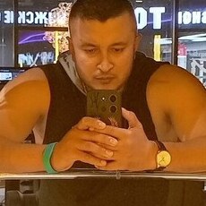 Валентин, 36