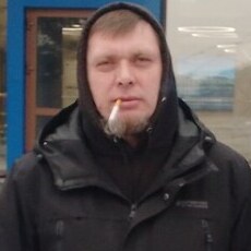 Роман, 33