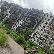 Веня, 32