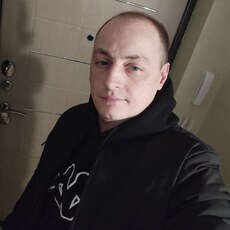 Назар, 37