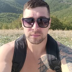 Виктор, 32