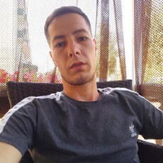 Тёма, 28