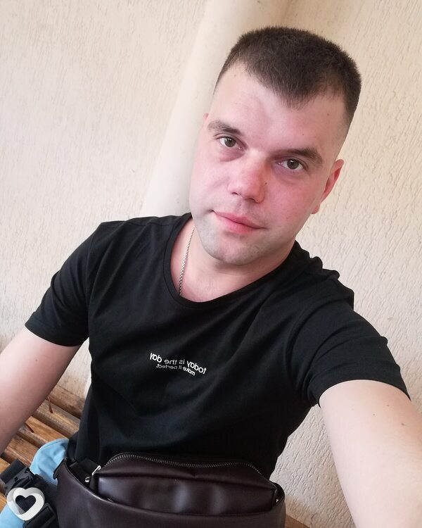 Артём