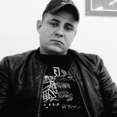 Макс, 28