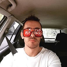 Рома, 25