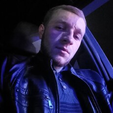 Леонид, 25