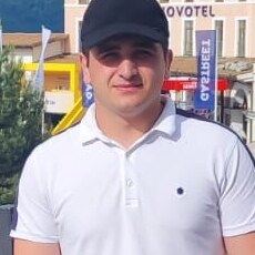 Гриша, 24