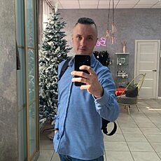 Лёва, 33