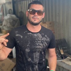 Веня, 32