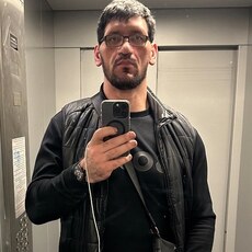 Яша, 34