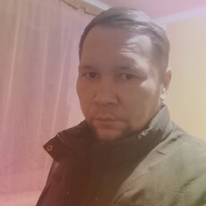 Толя, 37