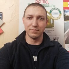 Юра, 34