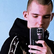Даня, 19