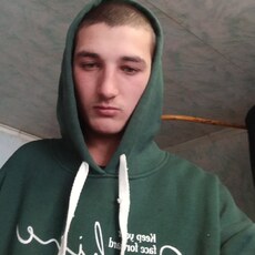 Виталий, 19
