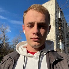 Саша, 25