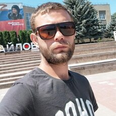 Роман, 27