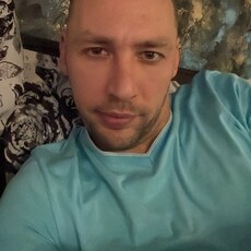 Валя, 36