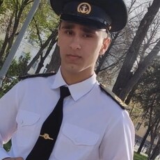 Валентин, 25