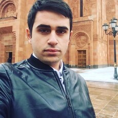Михаил, 25