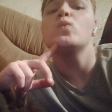 Толя, 22