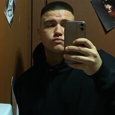 Леонид, 22
