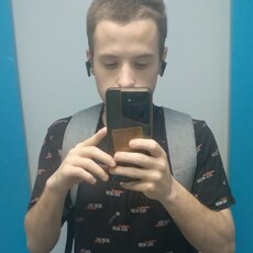 Макс, 22