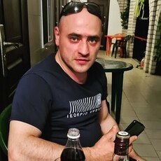 Толя, 38